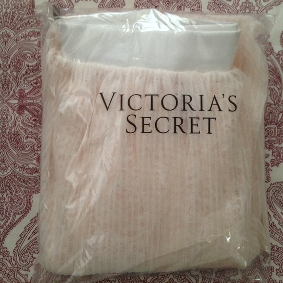Victoria's Secret Tulle & Lace Skirt - Picture 6 of 6
